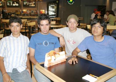  09 de Agosto 

Santiago Sánchez, Jairo Ríos, Eduardo Romo y Daniel Sánchez.
