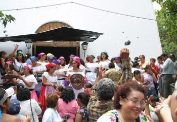 La fiesta de la Vendimia en Parras es de fama mundial, así que a los residentes no les causa extrañeza la presencia de extranjeros, finalmente ya están acostumbrados.