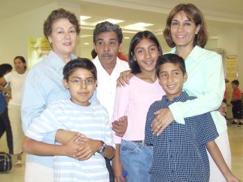 José Santiago, Piedad de Santiago, Polo Vargas, Maria Alvarado, Jéssica Alvarado y Carlos Alvarado viajaron a Los Ángeles.