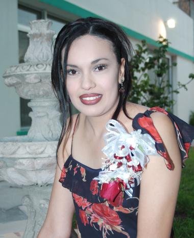  11 de Agosto 
Sara Nohemi Rendón Gómez, captada en su despedida de soltera.
