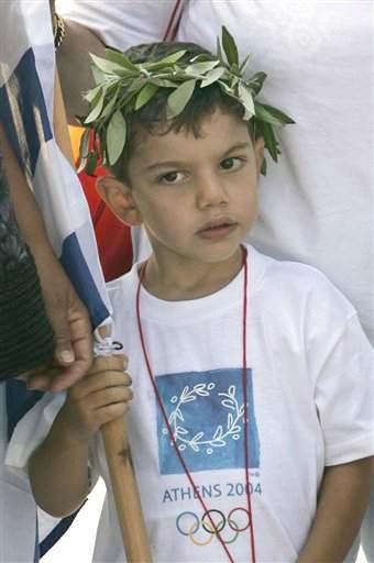 La gente estaba contagiada del ambiente griego, por lo cual desde niños hasta los adultos se vistieron conforme a la época de la antigua Grecia.