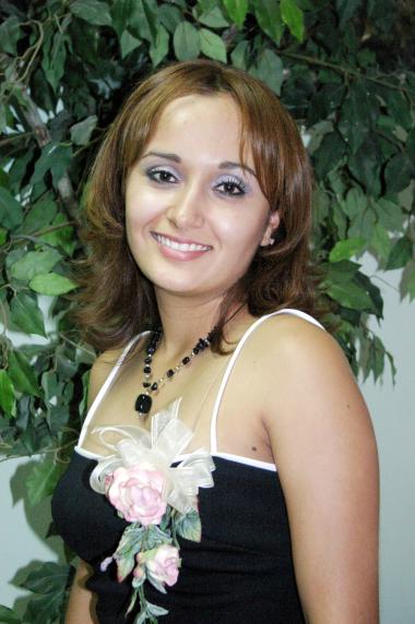  13 de Agosto 

Yadira Lourdes Muñoz Íñiguez, captada en su despedida de soltera.