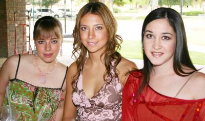 Isabel Cobo, Vicky Ibarguengoytia y Leslie Hernández.