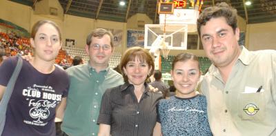 Óscar Frayre, Karina Pinedo, Bibi Pérez, Pedro Martínez y Daniela Dubois.