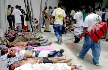Al menos 31 presos han muerto y 28 resultaron heridos en una batalla campal que se registró en el centro penal La Esperanza, en Mariona, en las afueras de San Salvador, donde explotaron seis granadas.