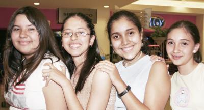 Marifer Domínguez, Luisa Fernández, Yessica López y Pamela Villarreal.