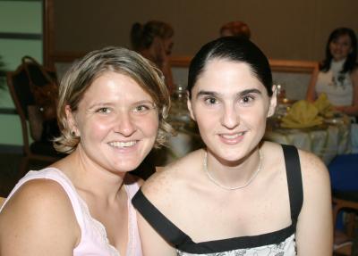 Brigitte Bossart y Beatriz González.