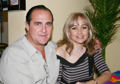 José Ángel Fernández Pérez  y María de los Ángeles Mijares Solares.