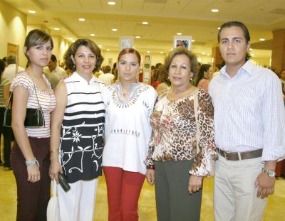 Lucero Marín, Lorena García, Lorena Marín, Hermelinda Rodríguez y Paco Marín.