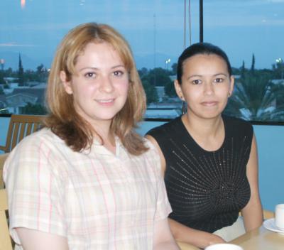 Milagros Espinoza y Alejandra Delgado.