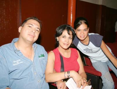Saúl Nahle, Diana de Nahle y Nadia Nahle.
