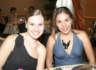 Silvia de Martínez y Claudia de Jaime.