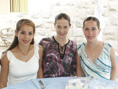  22 de Agosto 

Claudia de Garza, Claudia de González y Lizeth de Helguera