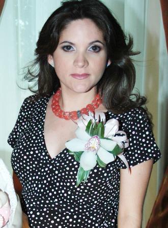  24 de Agosto 

 María Elena García de Ramos, en una fiesta de canastilla que le ofreció la señora María Elena de García.