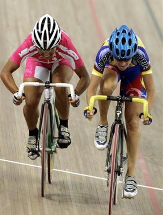 'Creo que esto se lo debo a todos, pero también a mi preparación, mi carácter y madurez que tuve en la competencia', destacó luego Guerrero, quien llegó a liderar la competencia hasta el segundo sprint, que ganó embolsando así cinco puntos.
