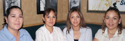 Gabriela Meléndez, Elvira de Escalera, Paty de mota y Tere Rodríguez de la Fuente.
