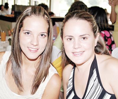 Paulina de Delgado y Brenda Baille..jpg