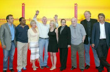 Los organizadores, que tratan de reinventar el Festival de Cine de Venecia como un acontecimiento plagado de estrellas, dijeron que el dúo ganador de Oscars era la elección perfecta.

Aquí los miembros del jurado de la 61 edición.