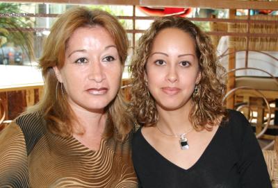 Selene Landeros y Carmen Luna.