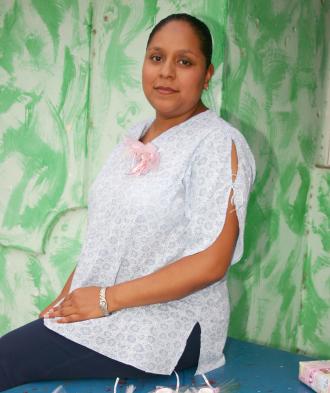 María teresa González de Benítez recibió sinceras felicitaciones, en la fiesta que le ofrecieron al bebé que espera.