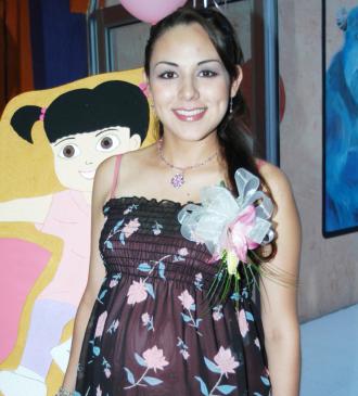 01 de Septiembre de 2004

Mónica Ortiz de González, captada en la fiesta de canastilla que le ofrecieron al bebé que espera.