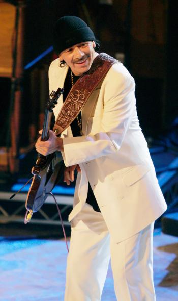 Carlos Santana acompañó en la guitarra al grupo Los Lonely Boys, en el tema I Don’t Wanna Lose your Love.