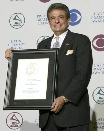 José José fue afortunado al recibir en esta celebración el premio a la excelencia.