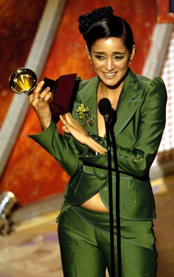 La tijuanense Julieta Venegas se impuso en la categoría de Mejor Álbum de Rock, por su disco Sí.