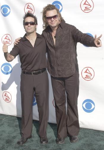 Entre los presentadores de la noche estuvieron Lindsay Lohan, Carlos Vives, Daisy Fuentes, Xuxa, Chich Marin, Roselyn Sanchez, F her de Maná  (Foto der.) y Esaí Morales, entre otros.