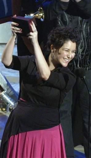 La cantante de jazz brasileña María Rita también ganó dos Grammys.

Rita ganó los premios a la revelación y al mejor album de Música Popular Brasileira con su disco 'María Rita', que también tuvo una nominación al disco del año.