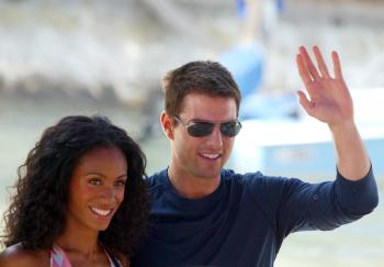 Aquí el actor estadounidense Tom Cruise con su compañera de filme Jada Pinkett.

Tom asegura haber abierto una nueva ruta en su carrera al interpretar por primera vez a un malvado en 'Collateral', pero negó que se vea atraído por personajes negativos, sino que su deseo es buscar la variedad.