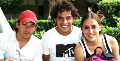 Daniel Carmona, Jorge Navarro y Mariana Vargas.