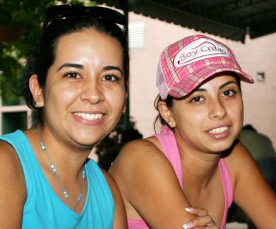  03 de septiembre de 2004

María José Hernández Quintero y Brensa Izela Cruz Valdez.