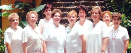 De vacaciones por Cancún, las señoras Zarife Yassin, Blanquita de Castañeda. Arcelia Cruz de Dávila, Carmela de Treviño, Laura de Estrello, Alicia de Yassin, Tere de García, Patricia de García y Nora de Rubio