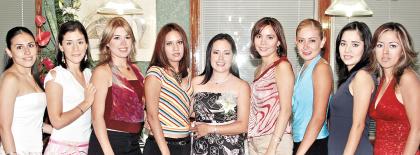  05 de Septiembre de 2004

Leilani en compañía de sus amigas Nydia Martínez, Xiomara Vallejo, Ale Riesco, Elda Gutiérrez, Tania García, Paola Esquivel, Ale Valero y Celia Sánchez.