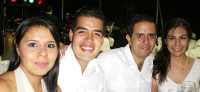  05 de Septiembre de 2004

Victoria Casas, Manuel Guzmán, Jesús Delgado y María Elena Guajardo.