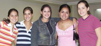 Arely viajó a Italia y fue despedida por Karla, Marycarmen, Marcela y Cecy.