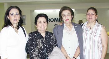  08 de Septiembre de 2004 

Frida González y Gloria de Villanueva viajaron al DF, las despidideron Rocío y Conchi.