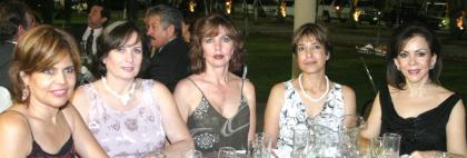 Coco Gallegos, Nunó Derbez,  Kitty Cazale, Marcela Lira y Susana Quintero.