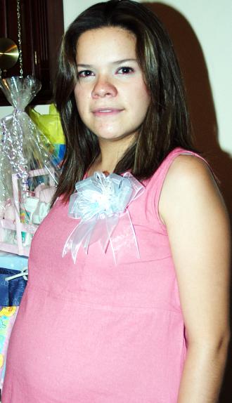  08 de Septiembre de 2004

Rocío Ávalos Torres recibió numerosos obsequios, en la fiesta de regalos que le ofrecieron en días pasados.