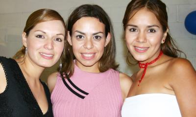 Paloma Moreno, Gina López y Gaby Moreno, en pasado festejo social.
