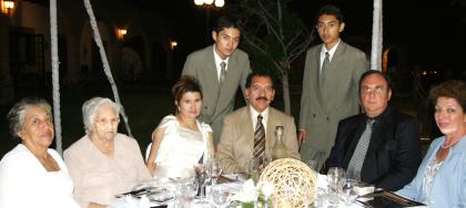 Pedro y Arturo Castro , Guadalajara Hernández, Emma SÄENZ; Emma Garza, Pedro Castro, Gerardo y Véronica de Garza.