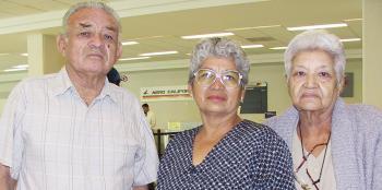  10 de Septiembre de 2004 

María Luisa Padilla viajó a San Diego, California y fue despedida por Margarita y Francisco Santos.