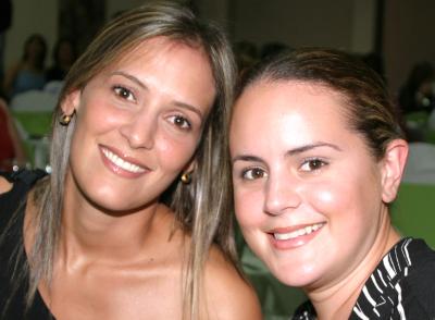 Celina López de Cruz y Brenda Baile de Villalobos.