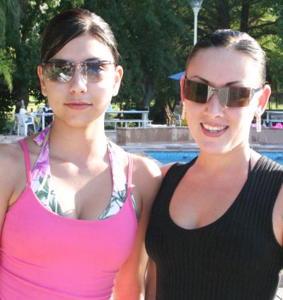Karla Vara y Janeth Robles.