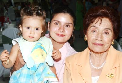 Cynthia Covarrubias de Arredondo, Guillermina de Covarrubias y Paula Arredondo Covarrubias, estuvieron en su reunión.