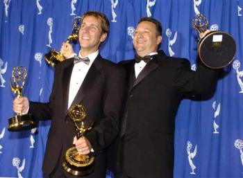 Los actores Michael Olman, (Izq.) y Kenneth Kobett, ambos con sus premios.

Los ganadores de las principales carreras del Emmy serán anunciados el domingo 19 de septiembre en la ceremonia que será televisada en vivo.