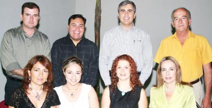  13 de septiembre de 2004
 Fernanado Jaime Gómez y Priscila álvarez Tostado, acompañados de los asistentes a la despedida de solteres que se les ofreció por su próxima boda.