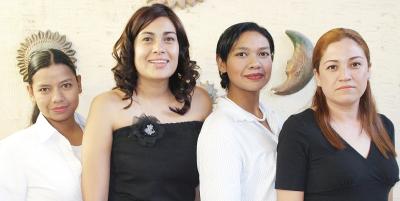 Karina Falcón, Jaqueline Ramos, Merith Falcón y Brenda Padilla, en pasado festejo social.