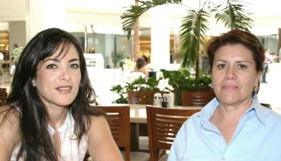 Mayela del Río e Ivonne de León.